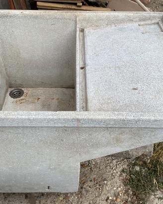 Lavabo in cemento da esterno