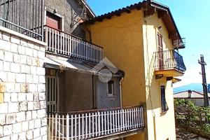 2 LOCALI A SERRONE