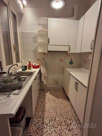 Cucina bianca pensili mobiletti e top