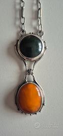 Antica collana in argento e pietre dure verde e ar