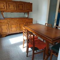 Credenza con tavolo e 6 sedie
