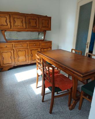 Credenza con tavolo e 6 sedie