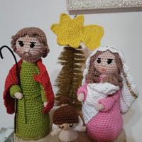 Sacra famiglia all'uncinetto 