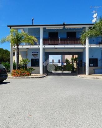 2 LOCALI A POLICORO