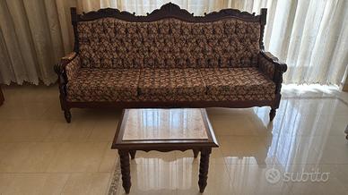 Divano con tavolino