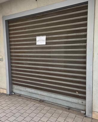 Deposito/garage circa 50m² – Acerra, via Stendardo