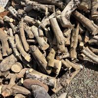 Legna da ardere ben assortita in pronta consegna