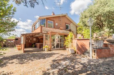 PORZIONE DI BIFAMILIARE A SUTRI