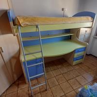 Letto a soppalco con scrivania