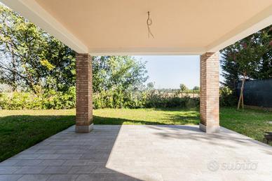 VILLA A SCHIERA A CORREGGIO