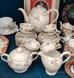 Dodici tazzine e piattini da caffè