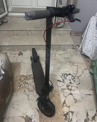 Monopattino Elettrico Xiaomi - Pari al NUOVO