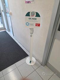 Supporti a piantana per gel o sapone 2 euro