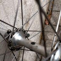 Ruota anteriore bici da corsa per copertoncini.