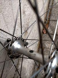 Ruota anteriore bici da corsa per copertoncini.