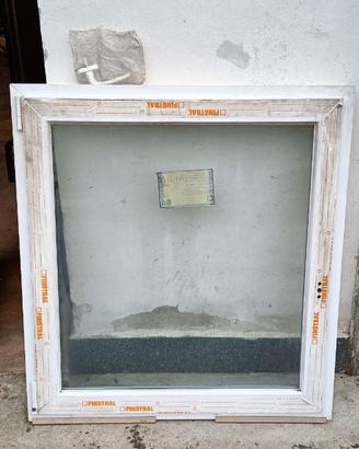 Finestra in PVC nuova