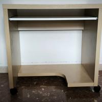 Ikea Scrivania con rotelle