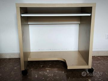 Ikea Scrivania con rotelle