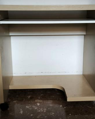Ikea Scrivania con rotelle