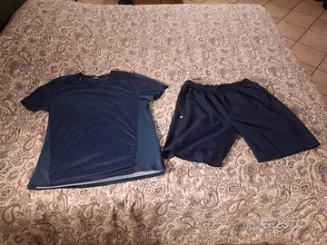 Completo sportivo, maglietta e pantaloncini, blu