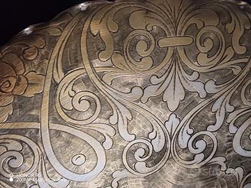 Vassoio-centrotavola vintage decorato argentato