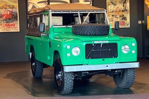 Land Rover Defender Series 109 V8 3
