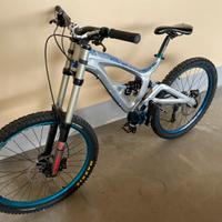 Bicicletta mtb downhill Gt Fury