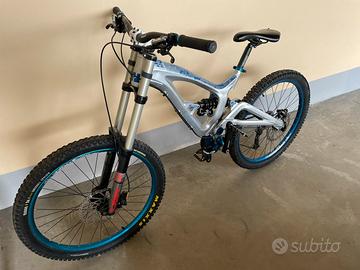 Bicicletta mtb downhill Gt Fury