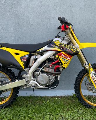 SUZUKI RMZ 250 cross