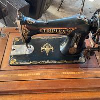 Macchina da cucire antica