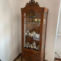 MOBILI VINTAGE: CRISTALLIERA, CARRELLO, SALOTTINO.