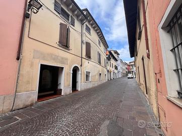 NEGOZIO A PADENGHE SUL GARDA