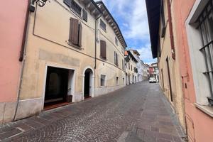 NEGOZIO A PADENGHE SUL GARDA