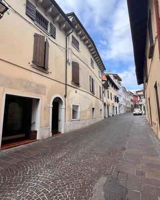 NEGOZIO A PADENGHE SUL GARDA
