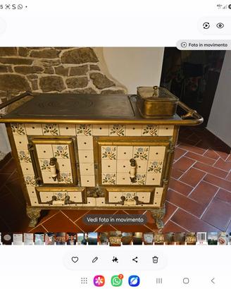 stufa a legno in maiolica decorata 