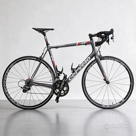 Bici da corsa Cervelo R3 Dark Edition