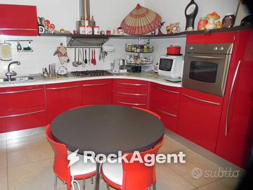 Appartamento di 160 m² con 5 locali e box auto a M