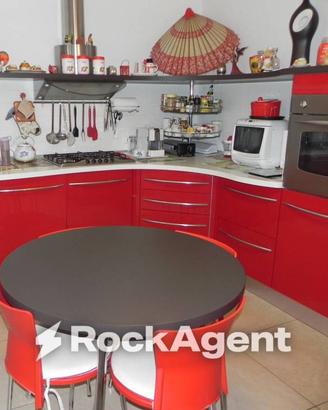 Appartamento di 160 m² con 5 locali e box auto a M