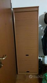 Mobiletto a saracinesca.