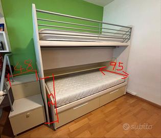 Cameretta/letto a soppalco con letti estraibili 