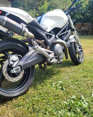 Monster 696