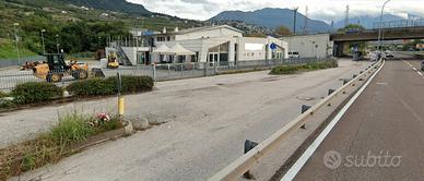 Trento nord, intero edificio con piazzale