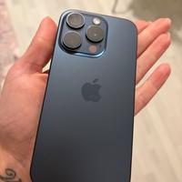 Iohone 15pro tenuto maniacale