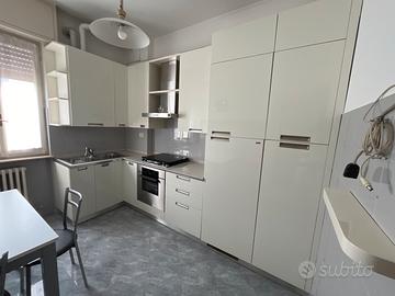 Cucina Scavolini bianco laccato lucido