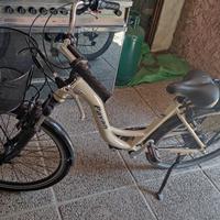 Bicicletta  donna elettrica 