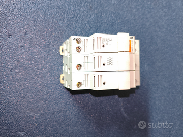 Porta fusibili trifase più neutro da quadro attacc