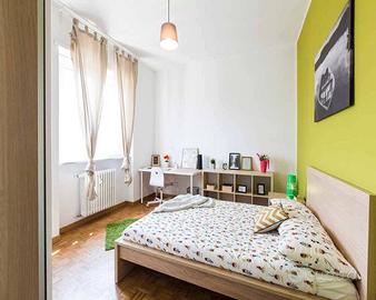 Stanza in appartamento di 82 m² a Corsico