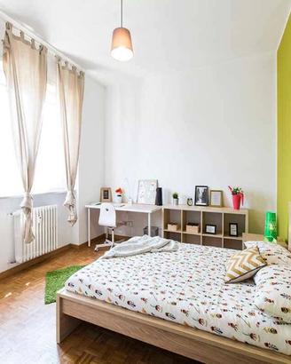 Stanza in appartamento di 82 m² a Corsico