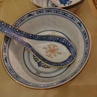 set ciotole e cucchiaio in porcellana