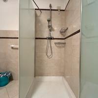 Box doccia vetro satinato ed accessori